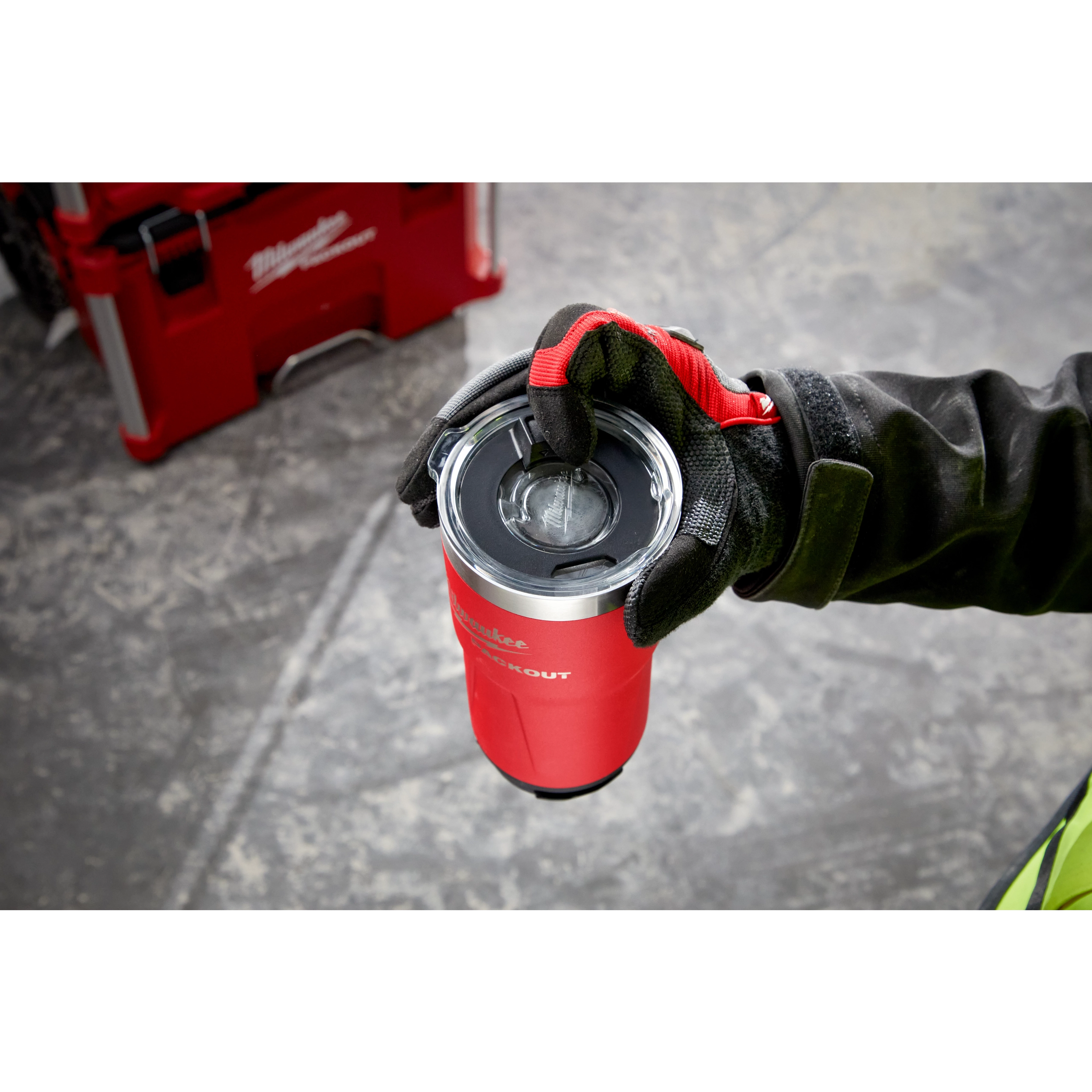 Worker aligning the arrows on the lid and lid cover of the PACKOUT Tumbler with one hand