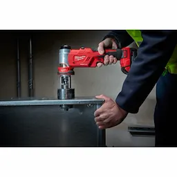 2677-20, 2677-21 - FORCELOGIC™ M18™ 6 Ton Knockout Tool 1/2" – 2" Kit