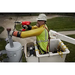 2977 - M18 FORCE LOGIC 6 Ton Pistol Utility Crimper