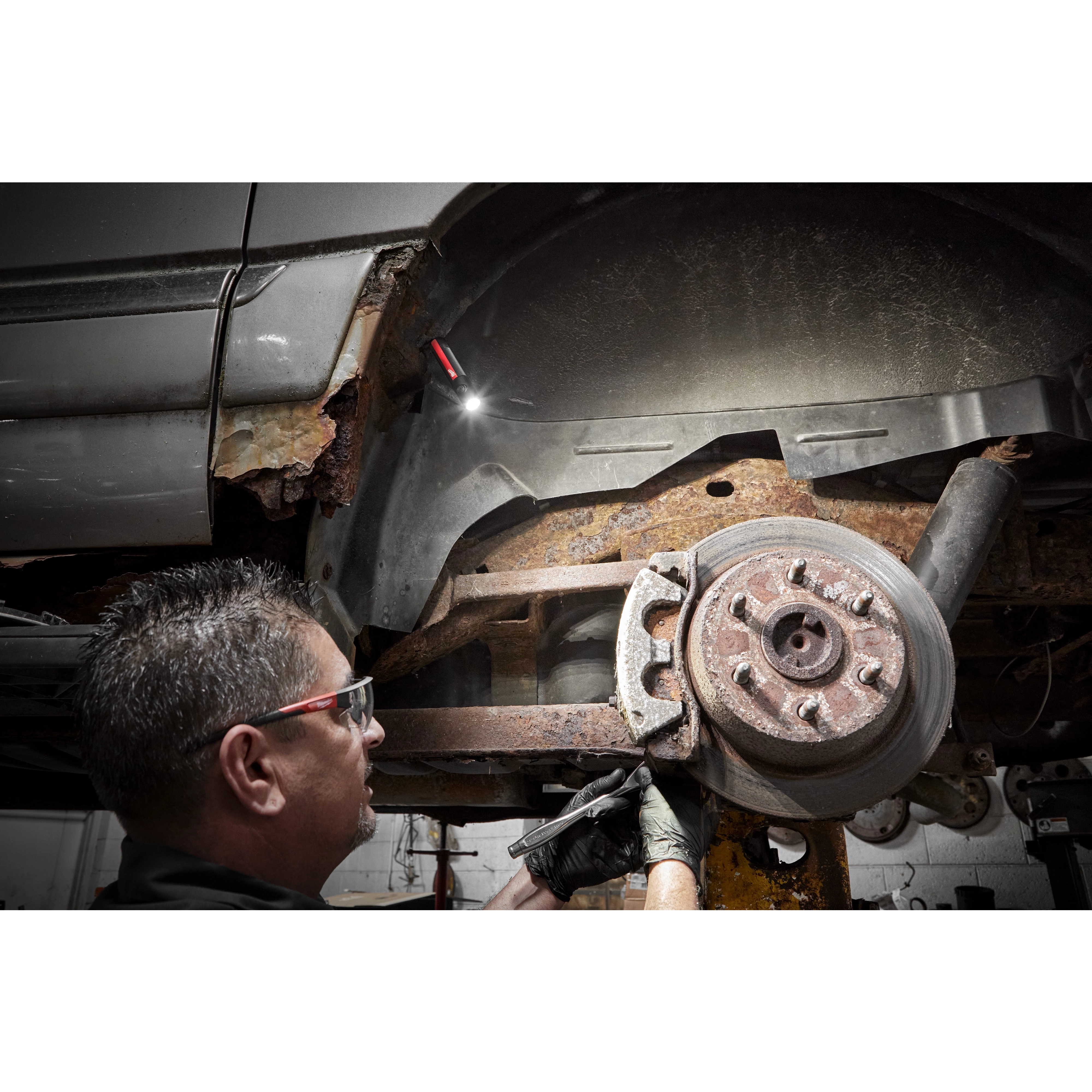 MILWAUKEE® RECHARGEABLE 500L EVERYDAY CARRY FLASHLIGHT W/ MAGNET​