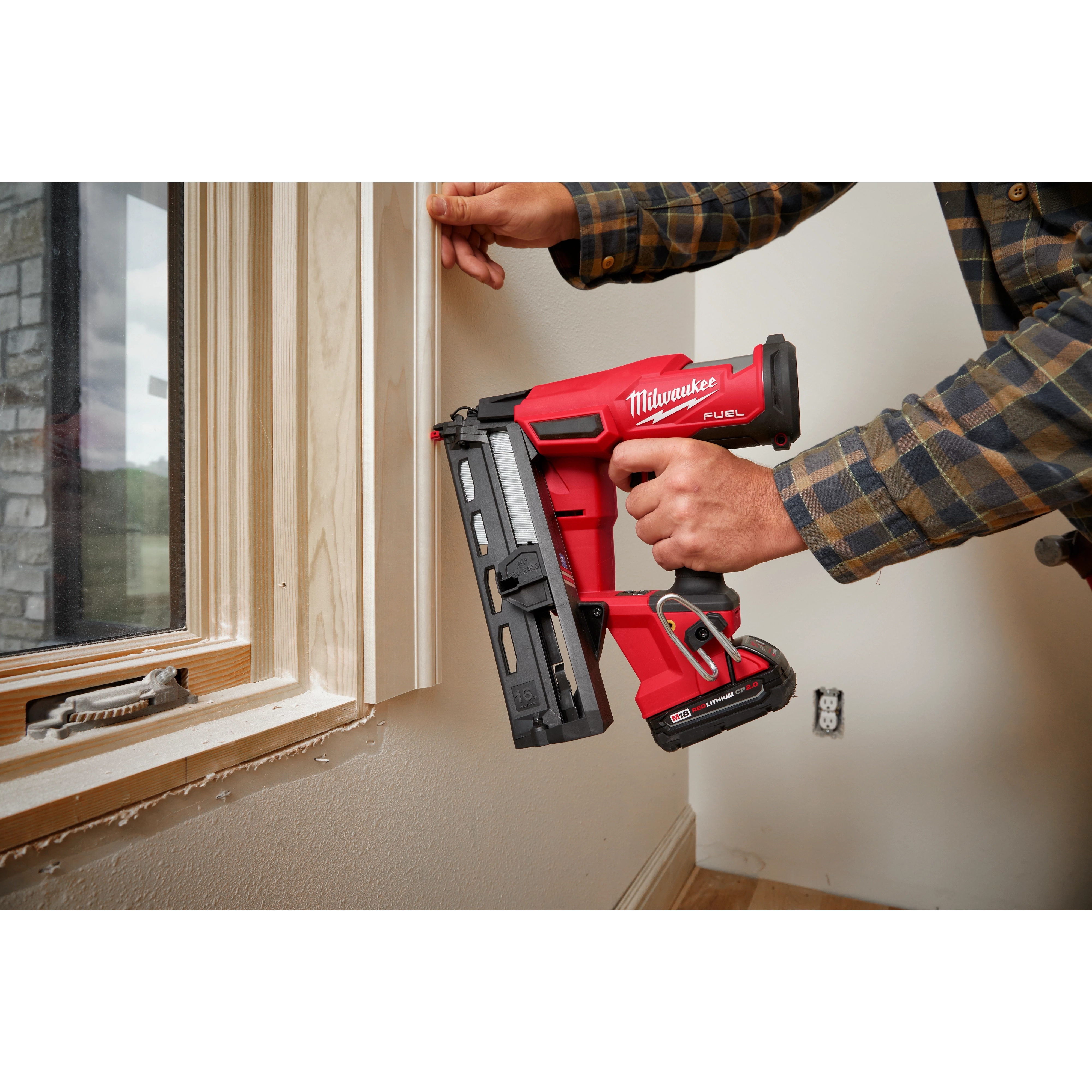 M18 FUEL™ 16 GAUGE FINISH NAILER App Shot