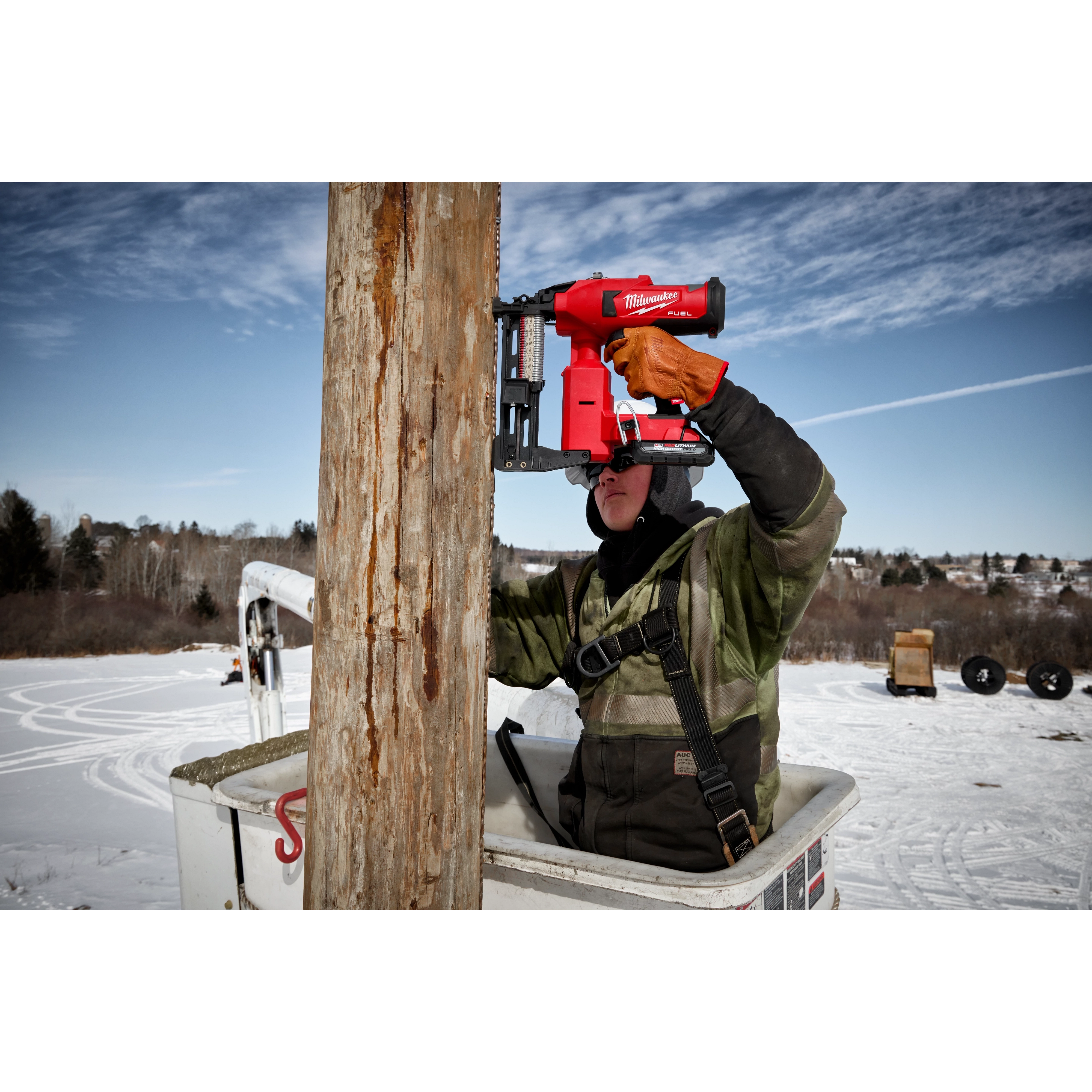 M18 FUEL Utility Fencing Stapler App Shot