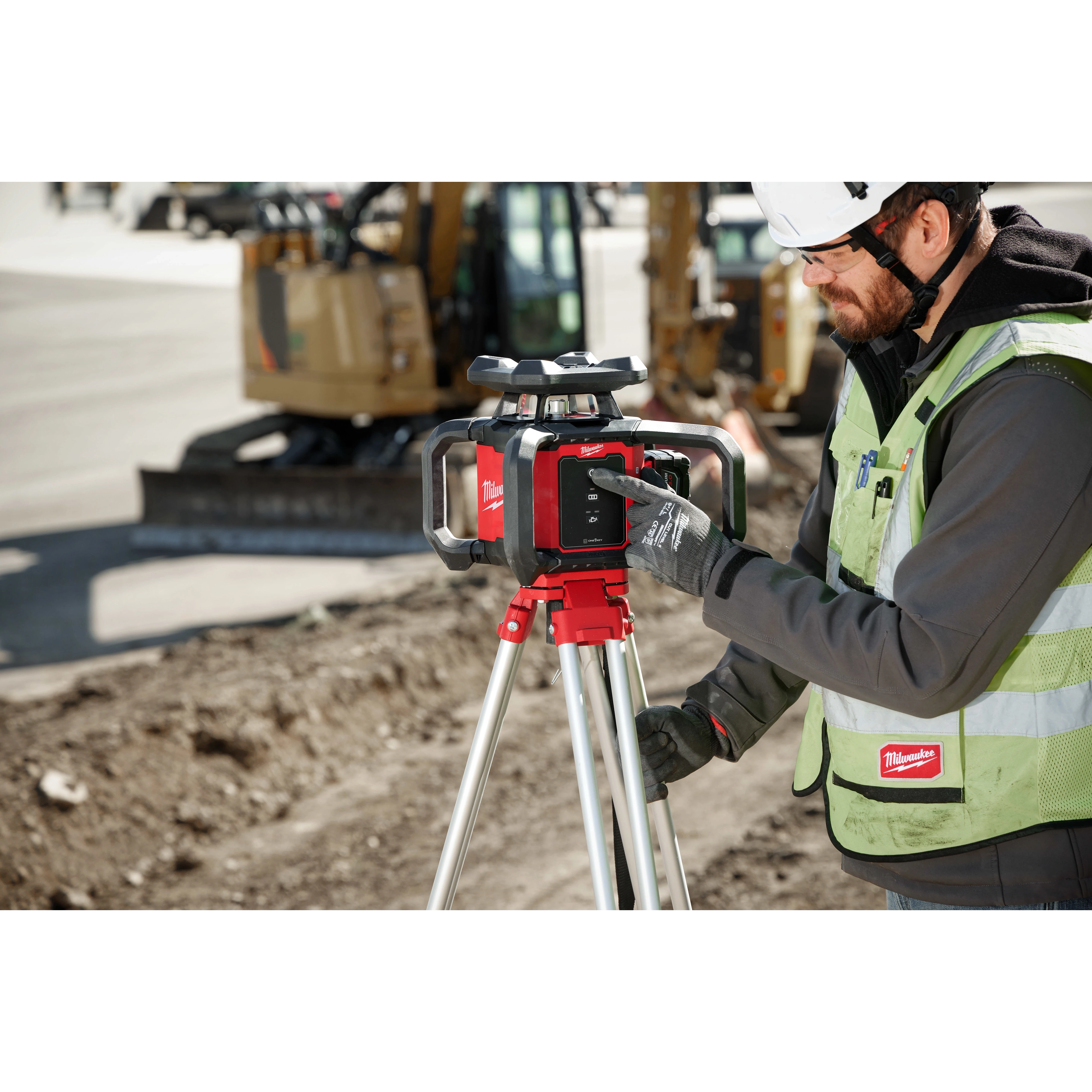 M18™ Red Exterior Rotary Laser Level Kit w/ Receiver App Shot