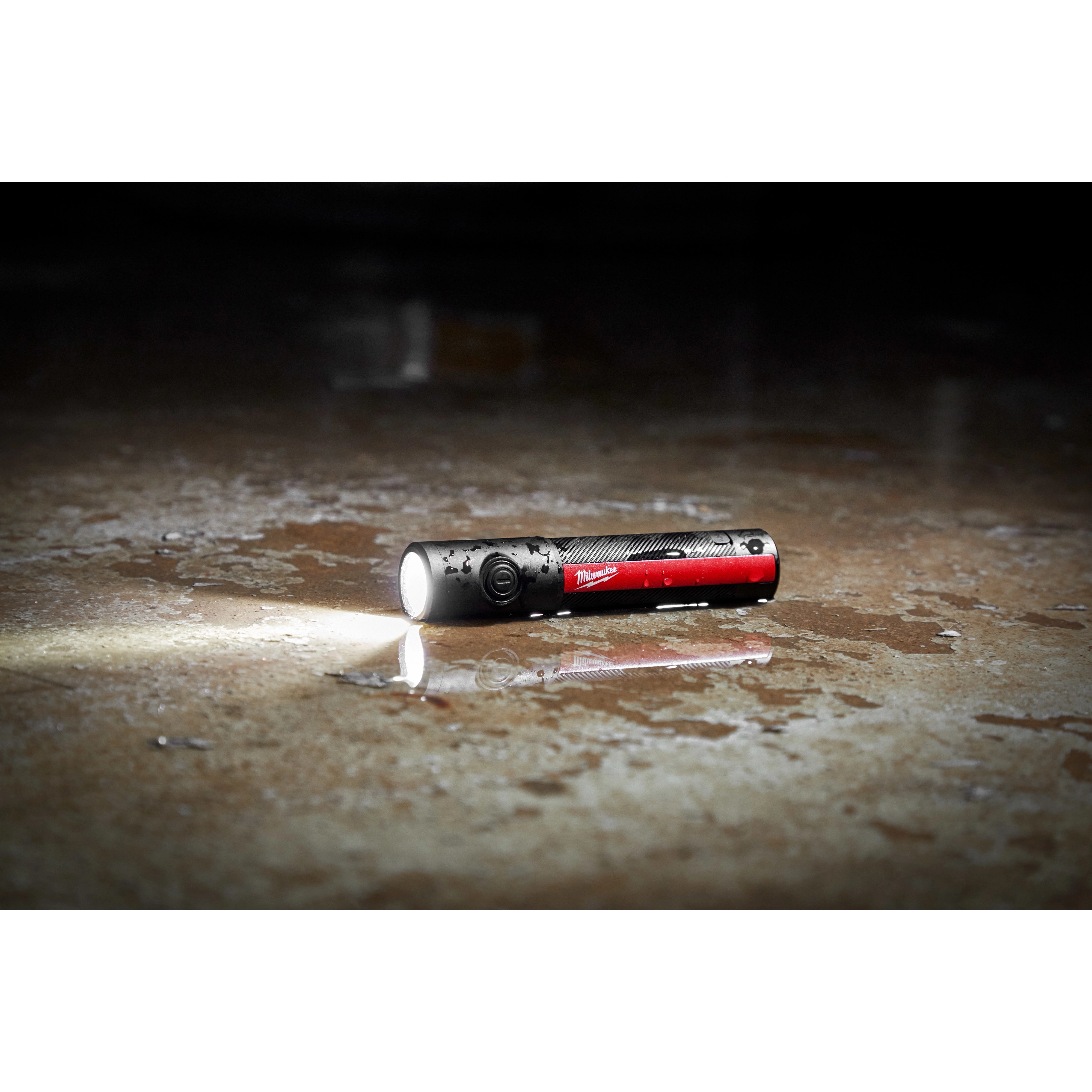 MILWAUKEE® RECHARGEABLE 500L EVERYDAY CARRY FLASHLIGHT W/ MAGNET​