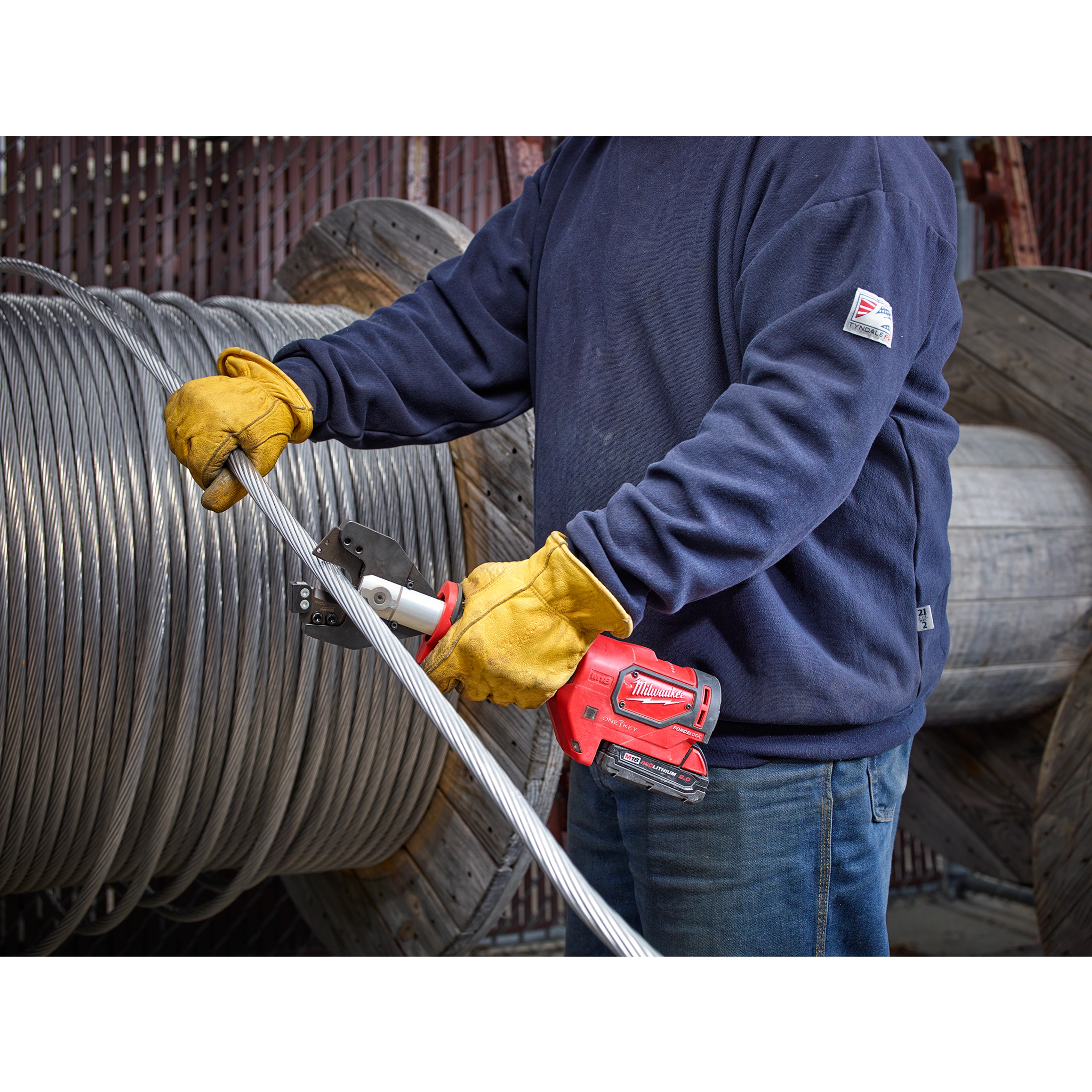 FORCELOGIC™
M18™ Cable Cutter Kit with 477 ACSR Jaws