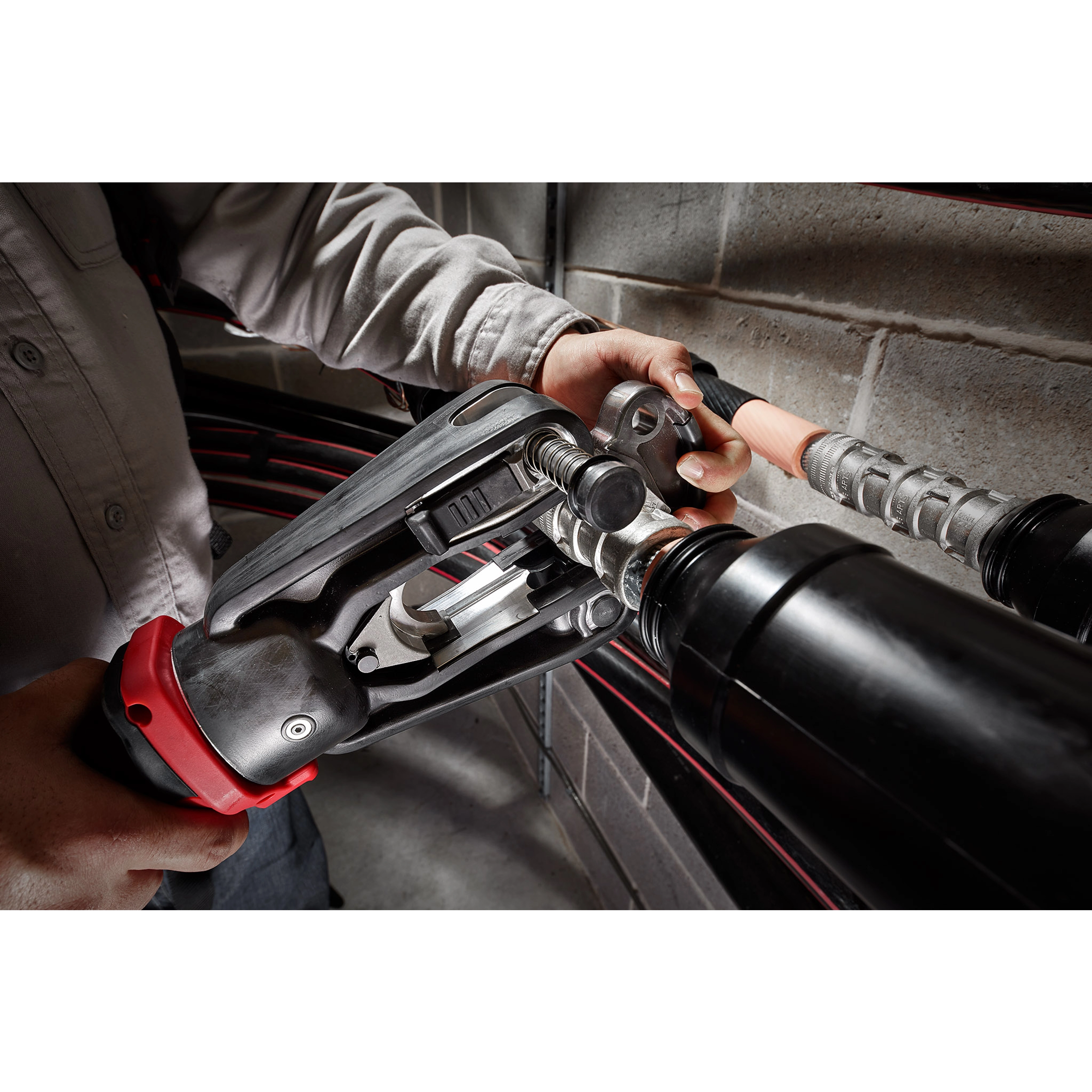 M18™ FORCE LOGIC™ 15T Crimper